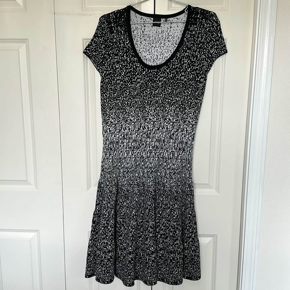 Saks Fifth Avenue BLACK dress knit stretchy fabric black & white ombre sz large